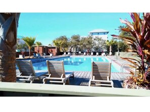 حمّام سباحة خارجي