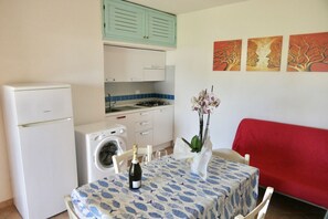 Fridge, microwave, stovetop, cookware/dishes/utensils
