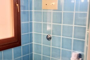 Dusche, Bidet, Handtücher