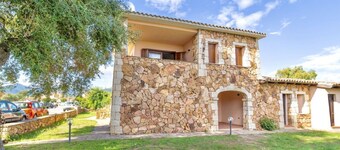 Holiday Apartment Pedra Rosa is located a few steps from the beautiful La Cinta beach.San Teodoro is located about 1000 meters above sea level, a lively and dynamic town, which has expanded over the years by offering numerous services and activities to m