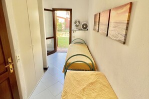 3 bedrooms, travel cot, WiFi, bed sheets