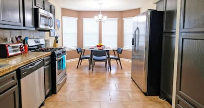 3Bdrms 2Bath 3Beds - Energy Corridor 6