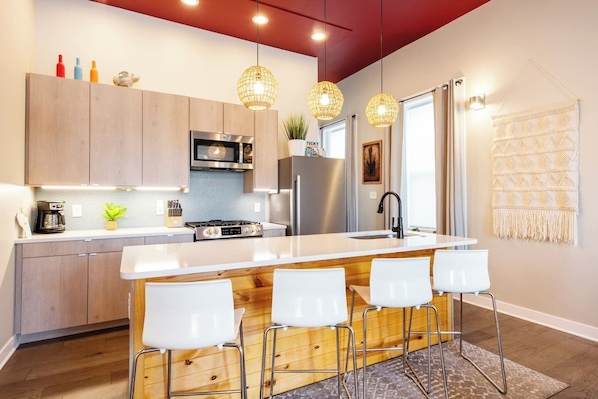 Fridge, microwave, oven, stovetop