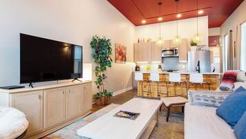 Una Smart TV, libros