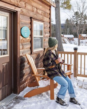 Property grounds - Lakefront Log Cabin Hideaway for Two (Bethlehem)