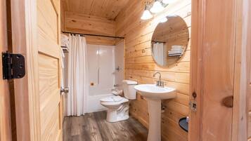 Combined shower/tub, hair dryer, towels