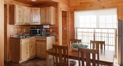 Rosewood Villa: 2BR Log Cabin with Kids Loft