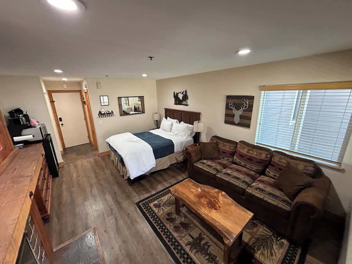 Silitysrauta/-lauta, ilmainen Wi-Fi, vuodevaatteet, pääsy pyörätuolilla