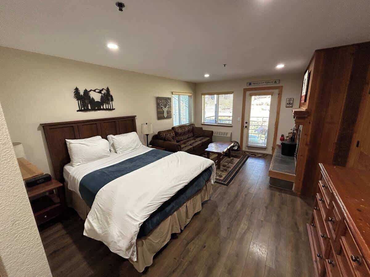 Silitysrauta/-lauta, ilmainen Wi-Fi, vuodevaatteet, pääsy pyörätuolilla