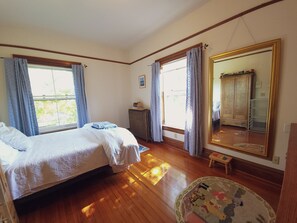 5 bedrooms, WiFi, bed sheets