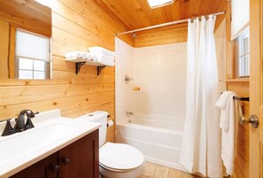 Ensemble douche/baignoire, sèche-cheveux