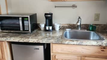 Micro-ondes, plaque de cuisson, cafetière/bouilloire