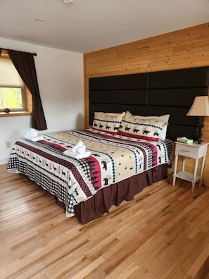 Desk, iron/ironing board, WiFi, bed sheets