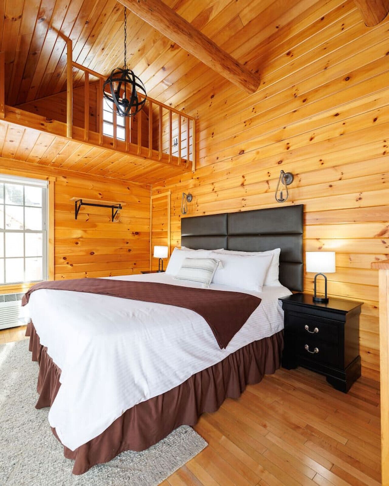 Desk, iron/ironing board, WiFi, bed sheets