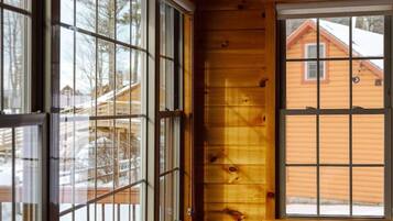 Desk, iron/ironing board, WiFi, bed sheets