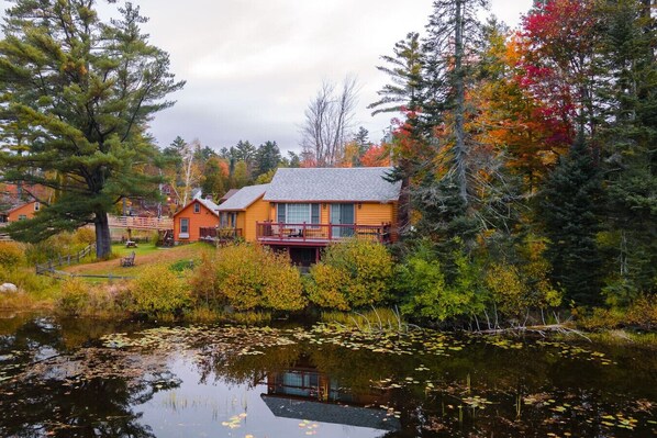 Exterior - Chestnut Studio: Historic Lakeside Log Cabin (Bethlehem)