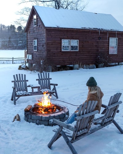 Pine Suite: Charming 1BR Log Cabin