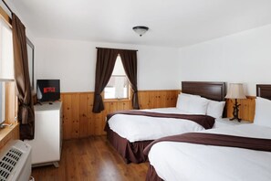 3 bedrooms, desk, iron/ironing board, travel cot