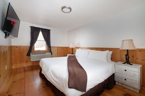 3 chambres, bureau, fer et planche à repasser, lit parapluie