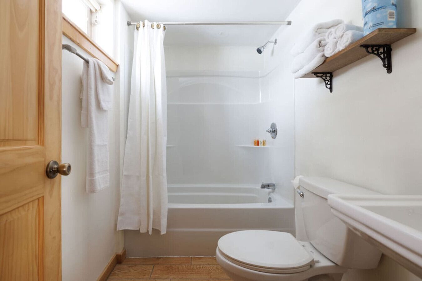 Combined shower/bathtub, hair dryer