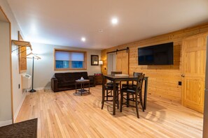 TV - Cherry Suite: Cozy Mountain Resort Suite (Bethlehem)