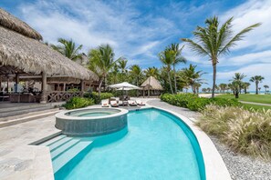 Outdoor pool, pool umbrellas, sun loungers - One of the best villas in Cap Cana (Punta Cana)