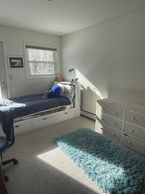 4 bedrooms, desk, free WiFi, bed sheets