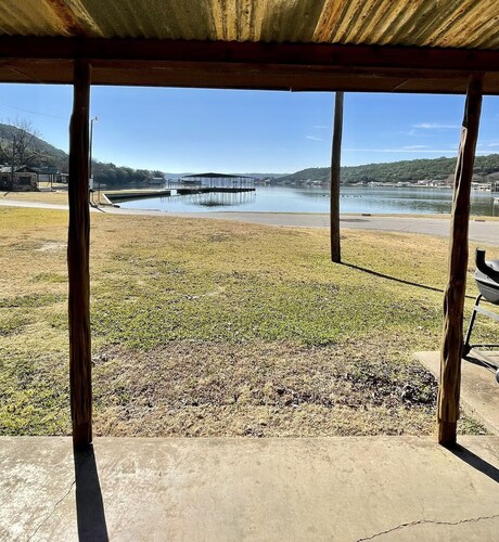 Lake front weekend cabin #8 Cabin with kitchen, steps from Possum Kingdom Lake