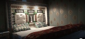 Deluxe Double Room | Iron/ironing board, bed sheets