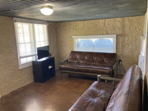 TV - Lake front weekend getaway cabin #9 Cabin in Graham, steps from Possum Kingdom Lake (Graham)