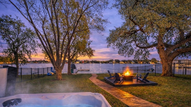 Terrace/patio - Hottub/Firepit/Lakefront/Outdoor TV/Bunkbeds (Granite Shoals)