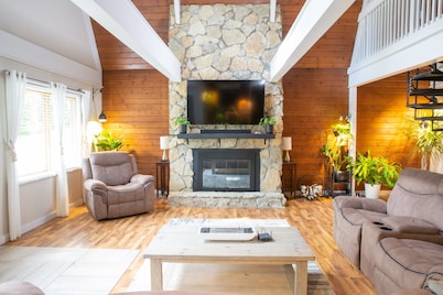 A-Frame Arbor One Block From The Beach-Four Beds and Four Bathrooms!