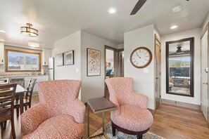 TV - Whitefish Condo, downtown, minutes from Activities (Whitefish)