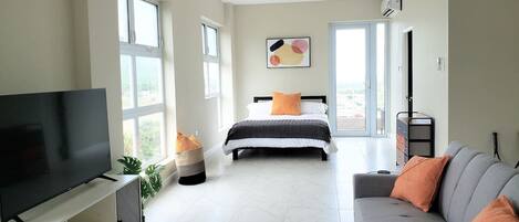 1 bedroom, desk, iron/ironing board, WiFi