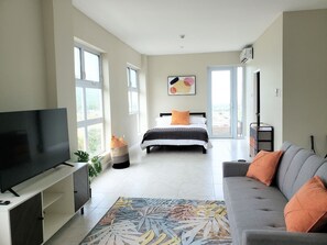 1 habitación, escritorio, tabla de planchar con plancha y wifi 