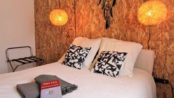 1 chambre, lit parapluie, Wi-Fi gratuit, draps fournis