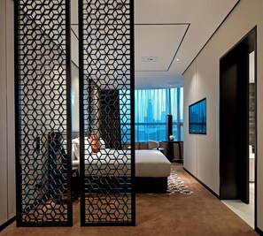 Sistema de insonorización y tabla de planchar con plancha