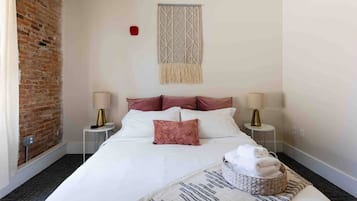 1 bedroom, desk, iron/ironing board, WiFi