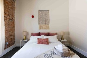 1 sovrum, skrivbord, strykjärn/strykbräda och wi-fi