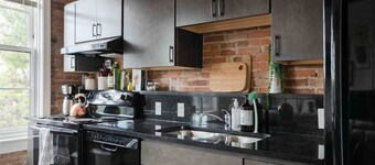 Thompson 307 · Light Filled Artist Loft - Downtown Depot town