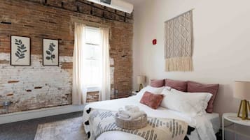 1 bedroom, desk, iron/ironing board, WiFi