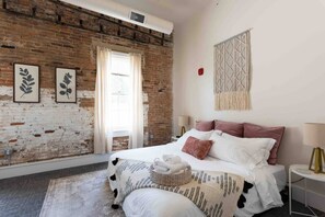 1 bedroom, desk, iron/ironing board, WiFi - Thompson 307 · Light Filled Artist Loft -  Downtown Depot town (Ypsilanti)