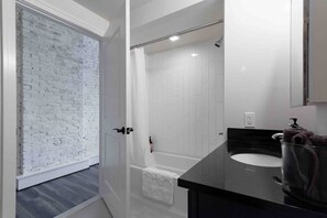 Hair dryer - Thompson 307 · Light Filled Artist Loft -  Downtown Depot town (Ypsilanti)