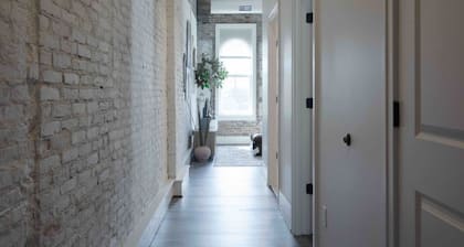 Thompson 307 · Light Filled Artist Loft - Downtown Depot town