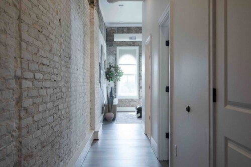 Thompson 307 · Light Filled Artist Loft -  Downtown Depot town