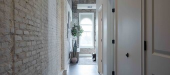 Thompson 307 · Light Filled Artist Loft -  Downtown Depot town