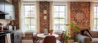 Thompson 212 · Thompson Block Loft - Modern and Historic