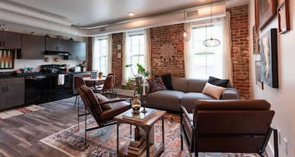 Thompson 212 · Thompson Block Loft - Modern and Historic