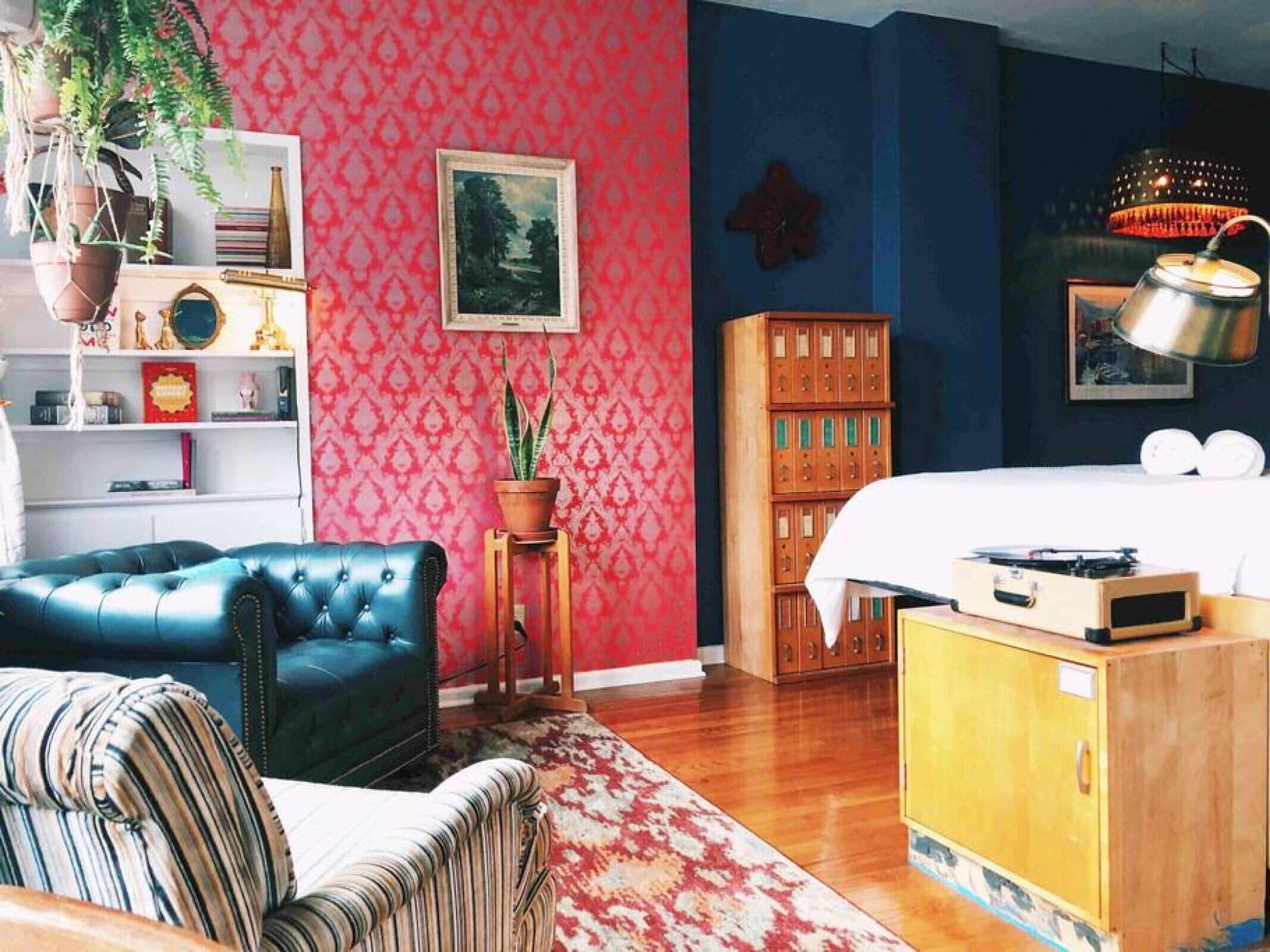 Työpöytä, silitysrauta/-lauta, Wi-Fi, vuodevaatteet