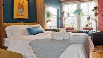 Escrivaninha, ferros/tábuas de passar roupa, Wi-Fi, roupa de cama